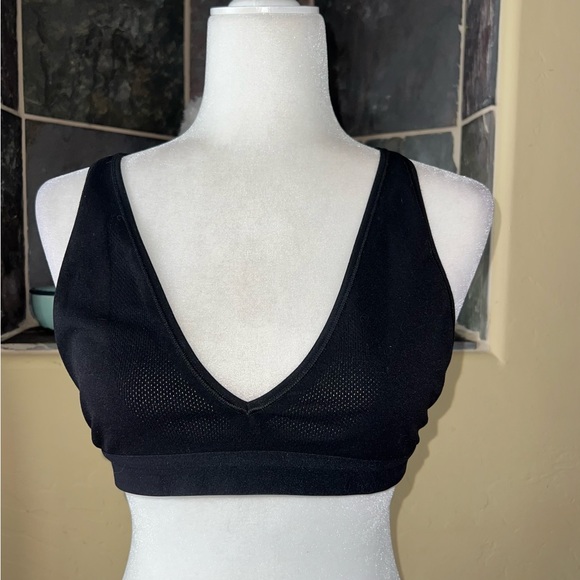 Lululemon 🍋  A Little Bit Closer Bralette Size Large - Picture 3 of 10